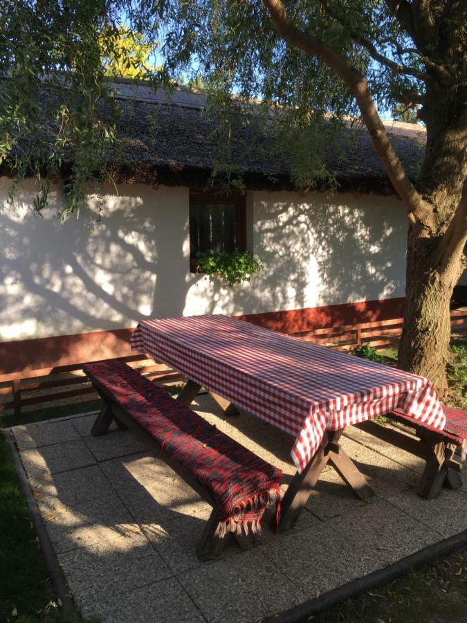 Balatonkenesei Nádfedeles Lovas Vendégház Exterior foto